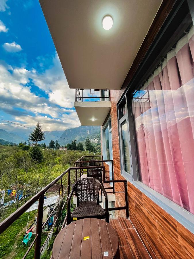 Apple Flower With Balcony And Mountain View Manāli Kültér fotó